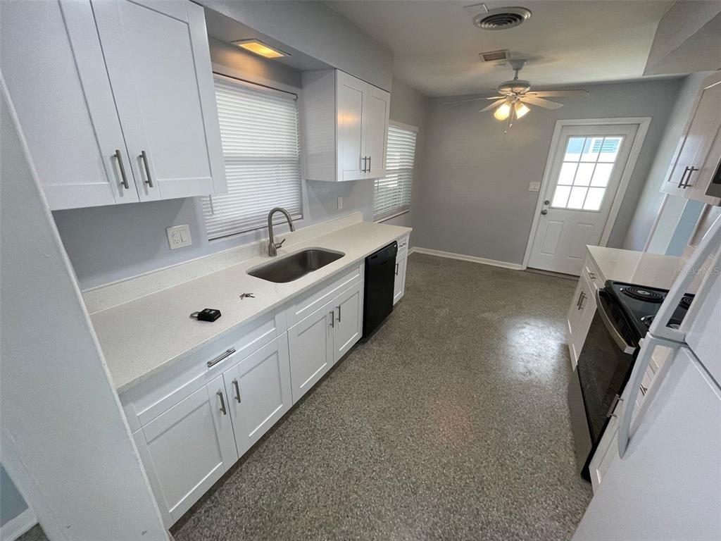 520 Seneca Trail - Photo 0