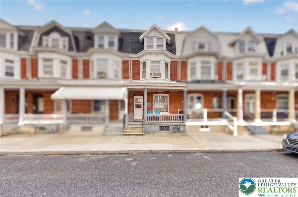 626 11th Street - Photo 1