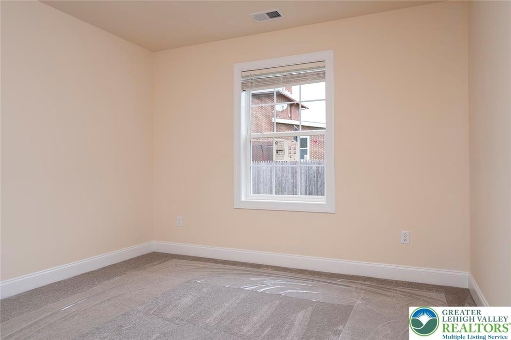 160 William Street - Photo 14