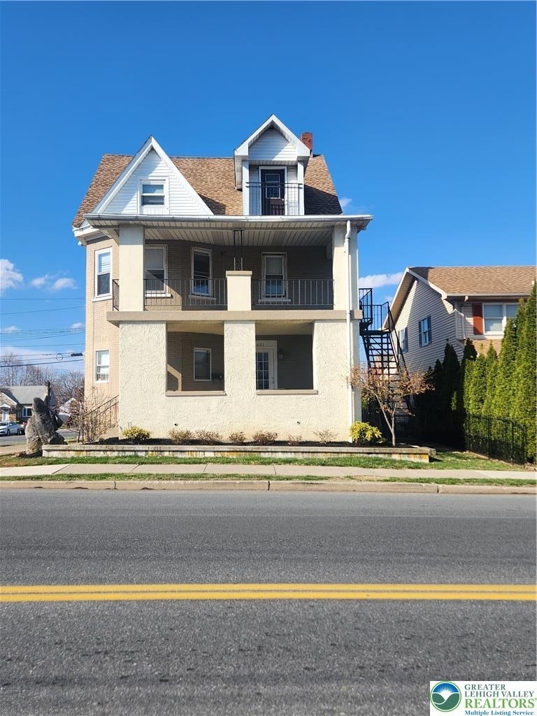 401 E Goepp Street - Photo 0
