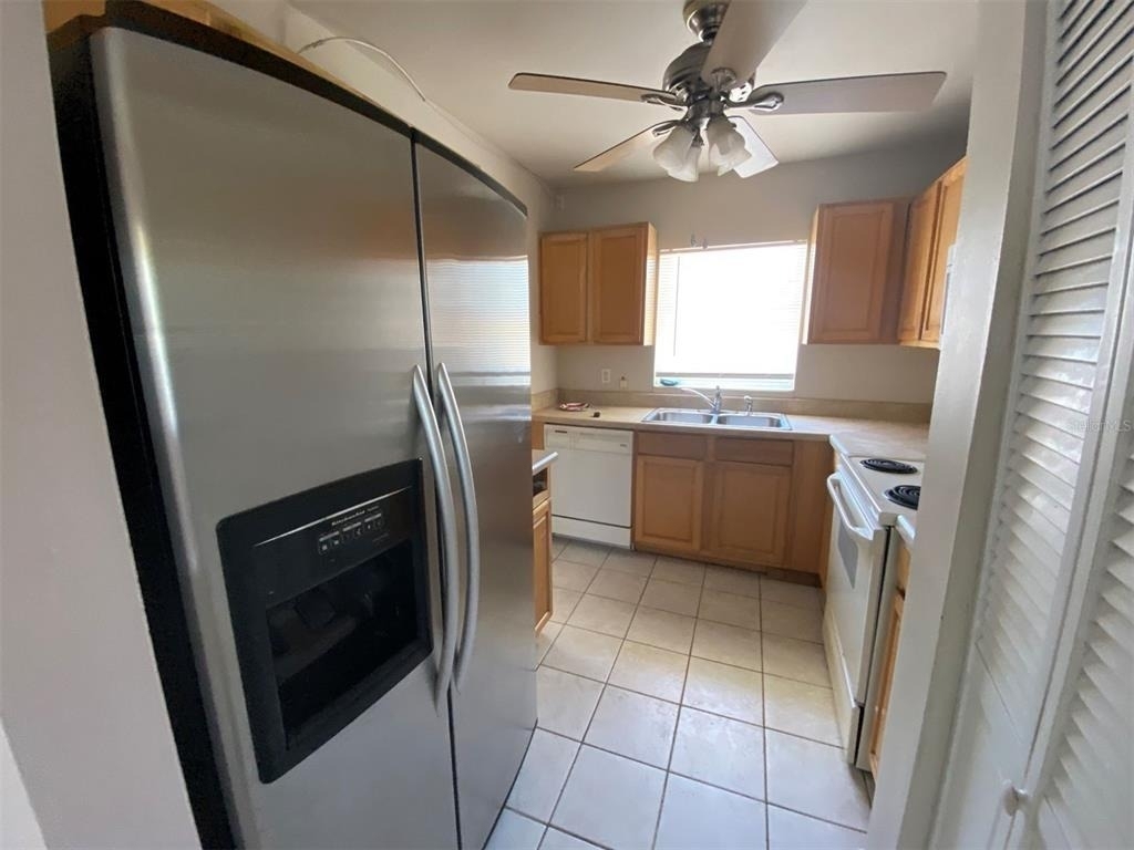 22017 Beverly Avenue - Photo 2
