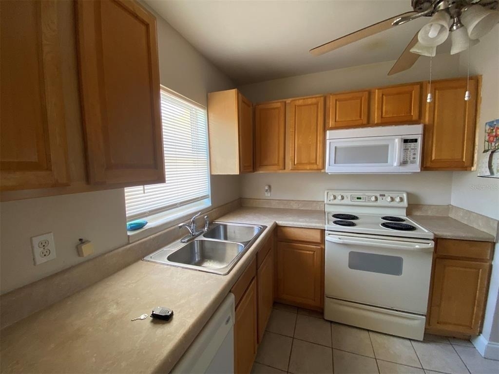 22017 Beverly Avenue - Photo 3