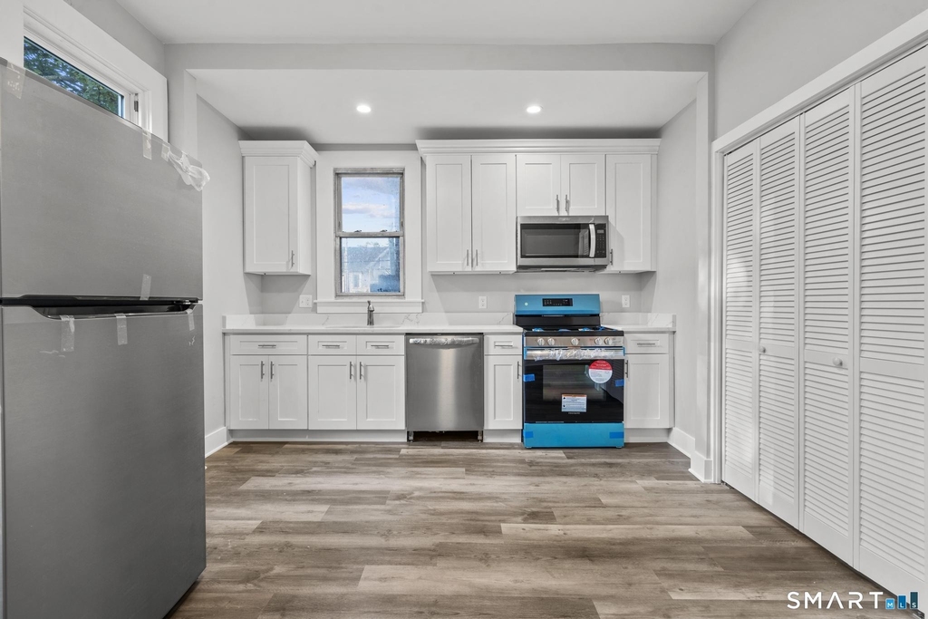548 Ferry Street - Photo 2