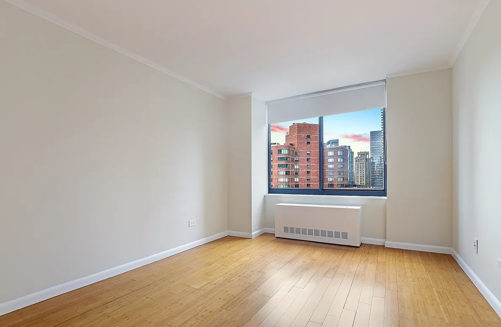 West 48th Street - Photo 3