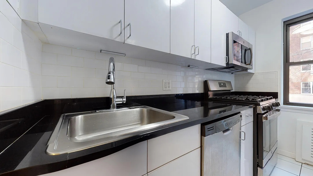 East 51st Streets and First Avenue - Photo 8