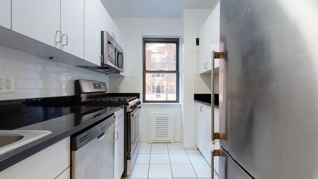 East 51st Streets and First Avenue - Photo 7