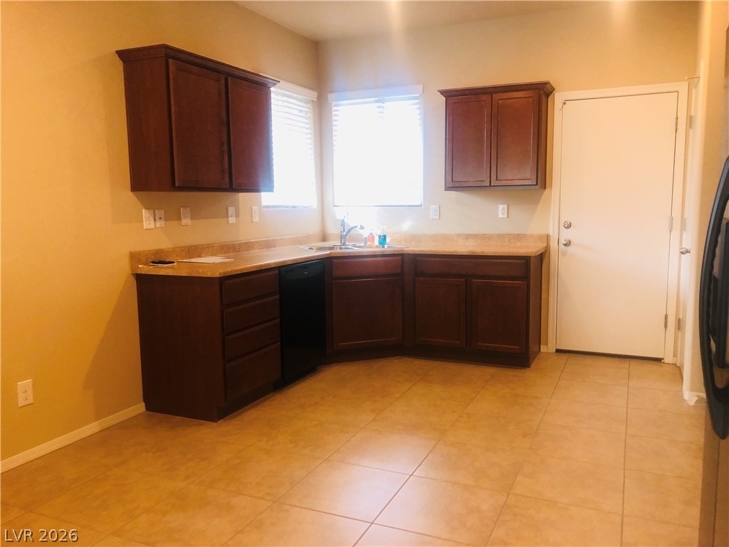 5827 Corbin Avenue - Photo 3