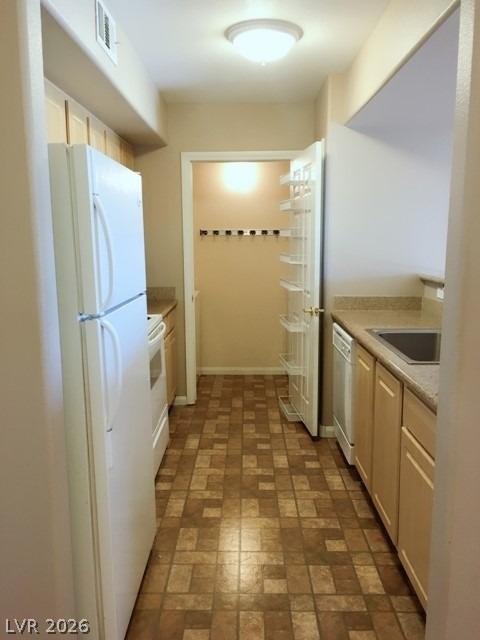8000 Badura Avenue - Photo 5