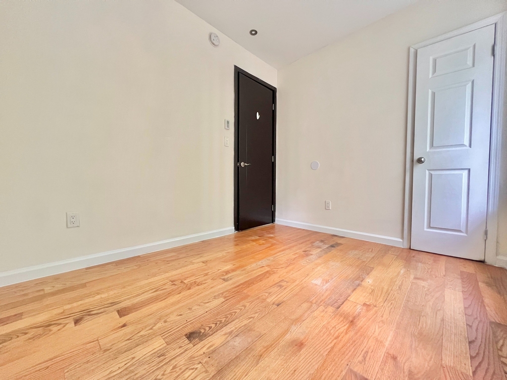 350 Manhattan Avenue - Photo 7