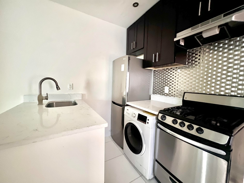 350 Manhattan Avenue - Photo 9