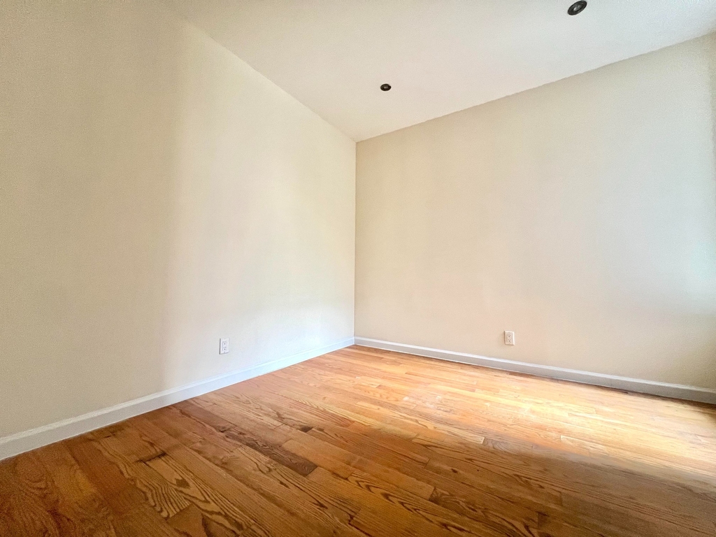 350 Manhattan Avenue - Photo 10