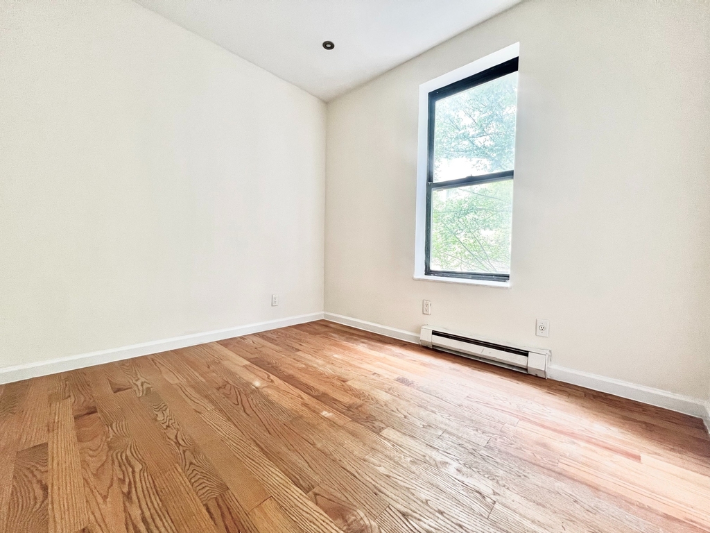 350 Manhattan Avenue - Photo 4
