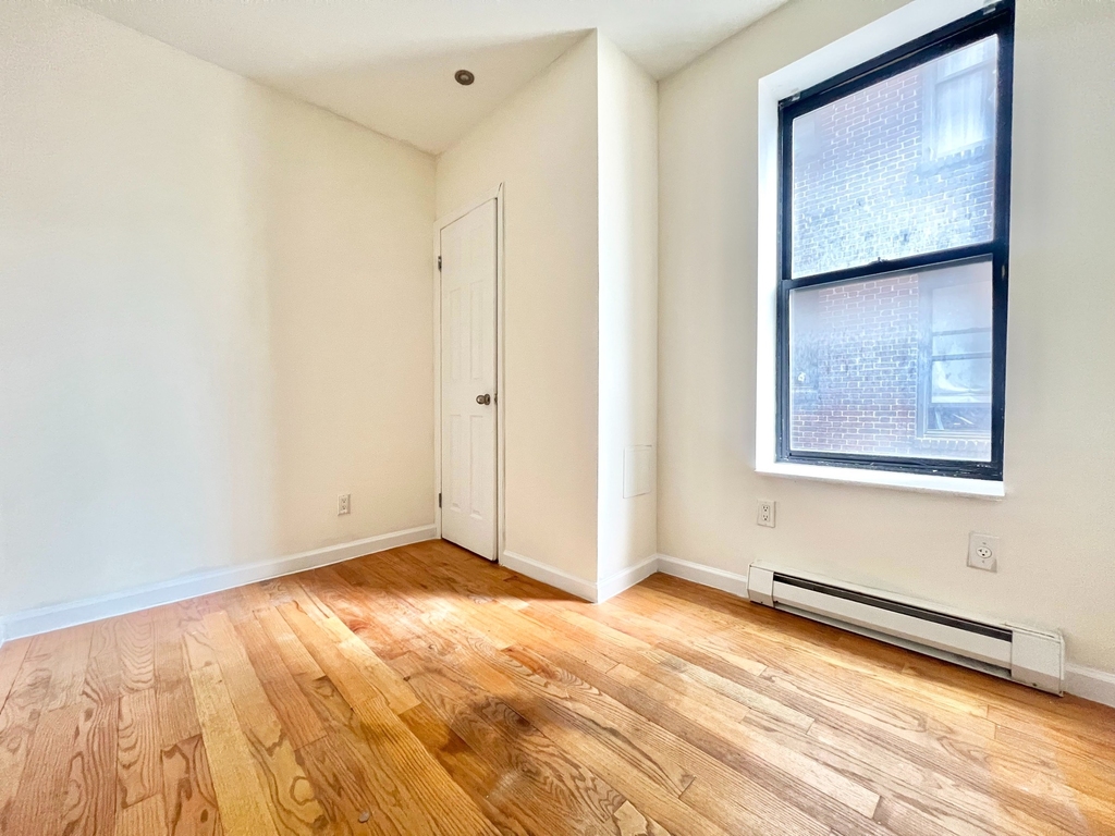350 Manhattan Avenue - Photo 1