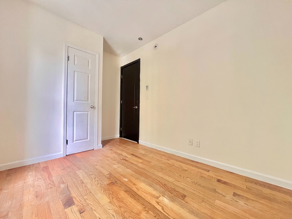 350 Manhattan Avenue - Photo 5