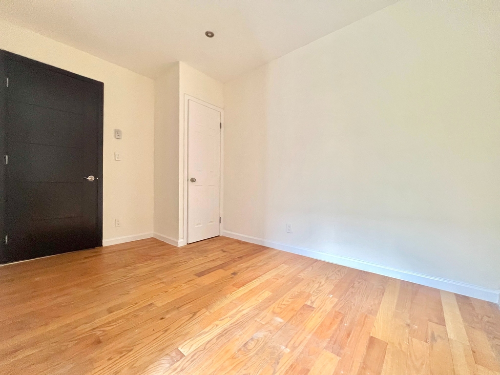 350 Manhattan Avenue - Photo 11