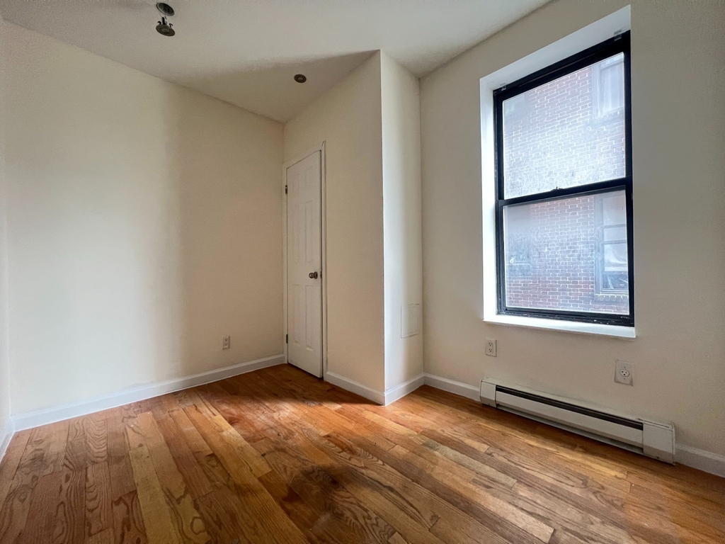 350 Manhattan Avenue - Photo 0