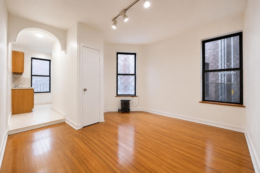 3135 Broadway - Photo 1