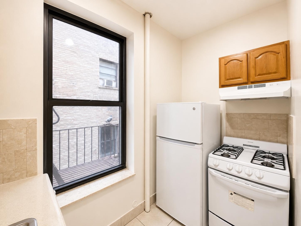 3135 Broadway - Photo 7