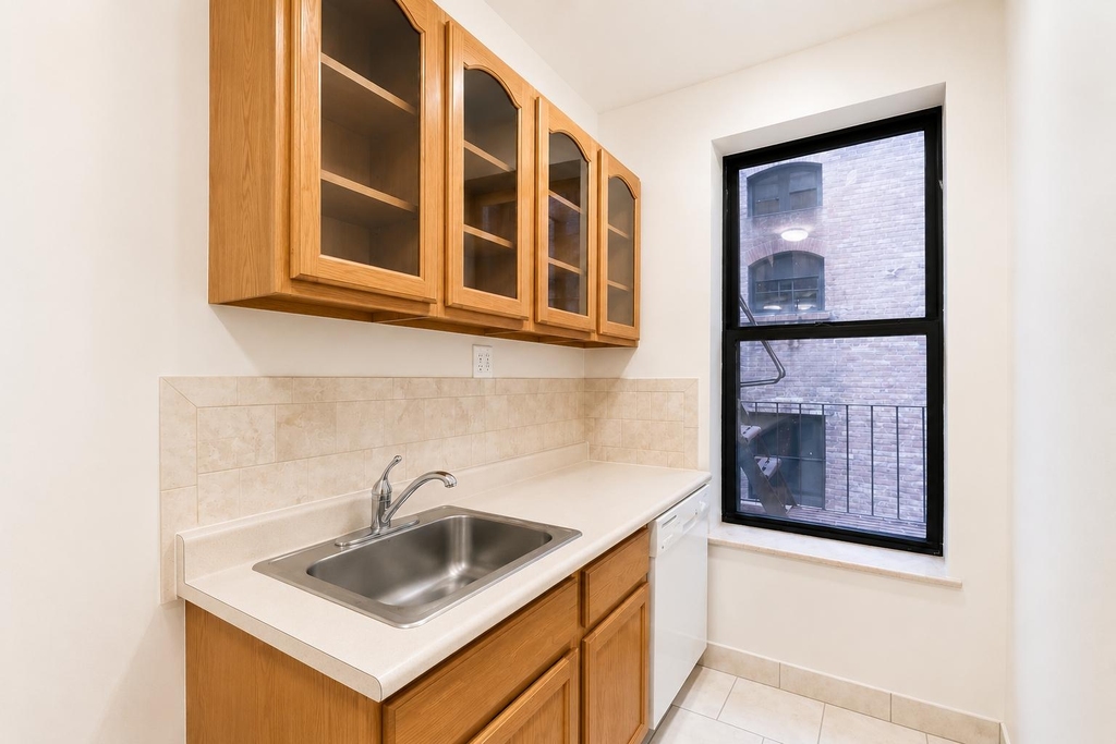 3135 Broadway - Photo 8