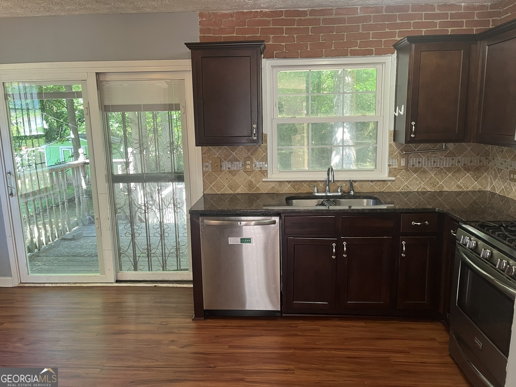 2561 Lewfield Circle Se - Photo 5