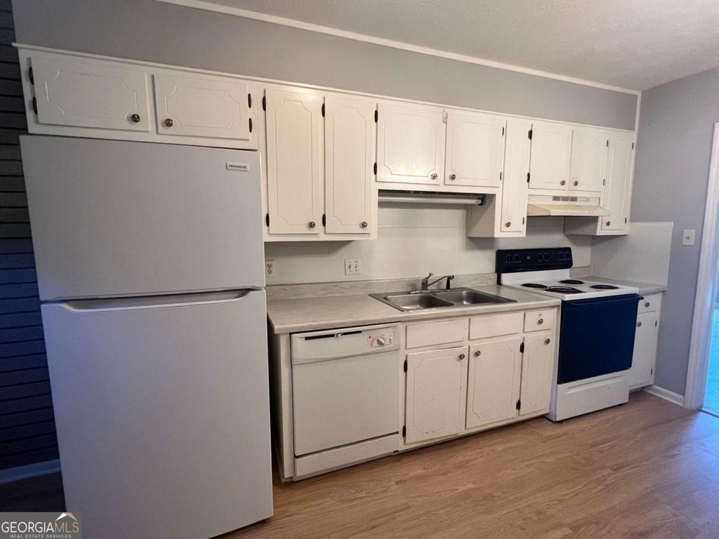 1650 Beechwood Boulevard Nw - Photo 2
