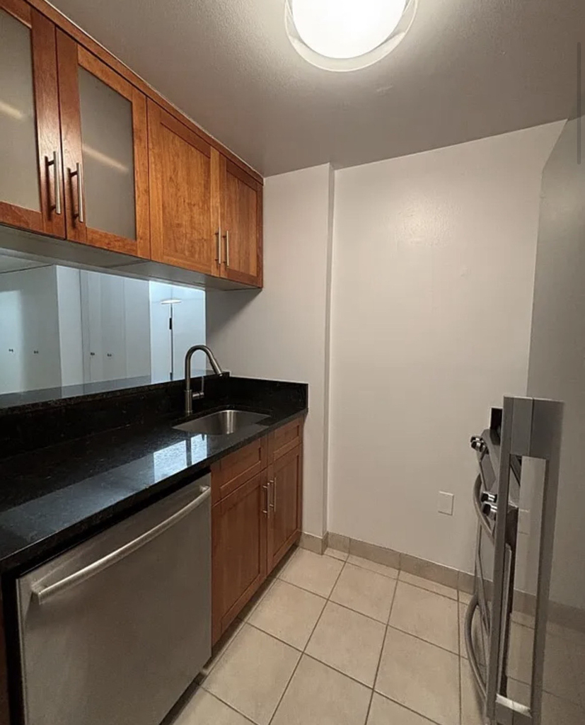 101 West 55th Street - Photo 2