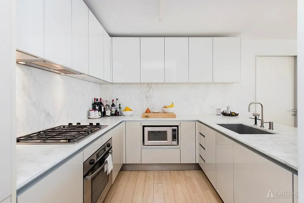 322 West 57th Street - Photo 3