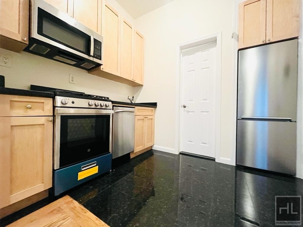 West 55 Street - Photo 1