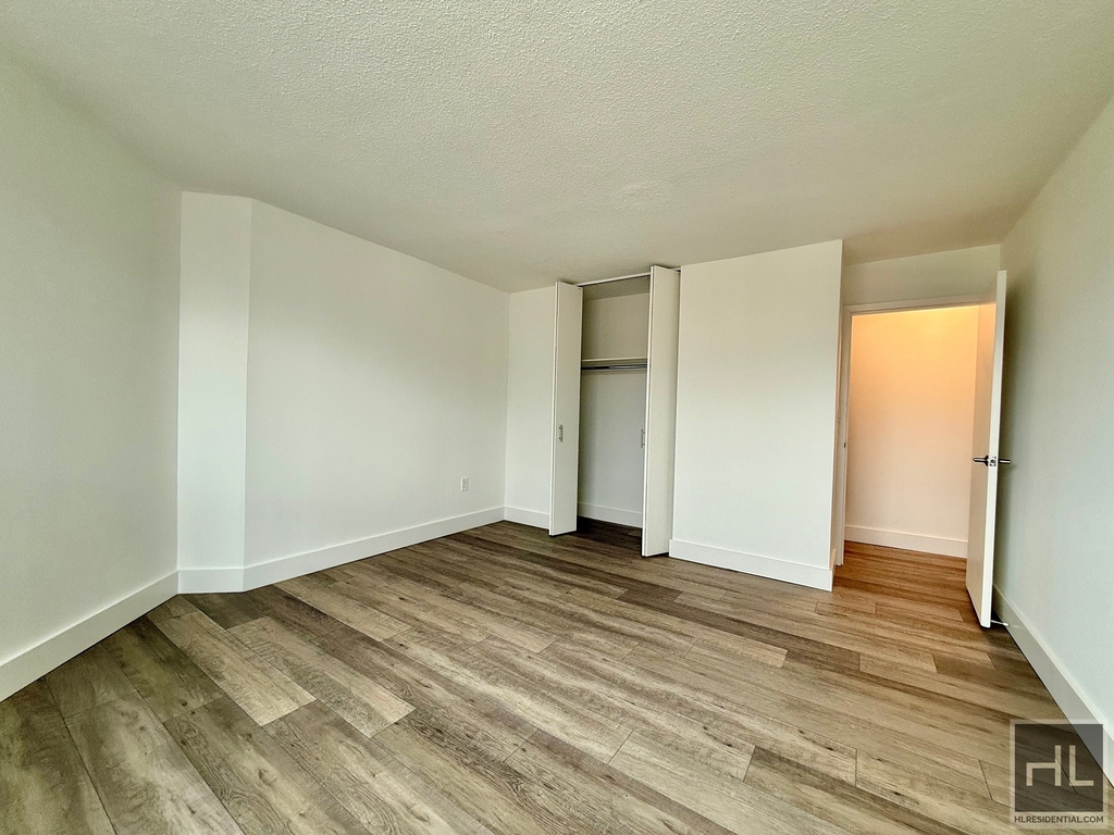2nd Avenue - Photo 3