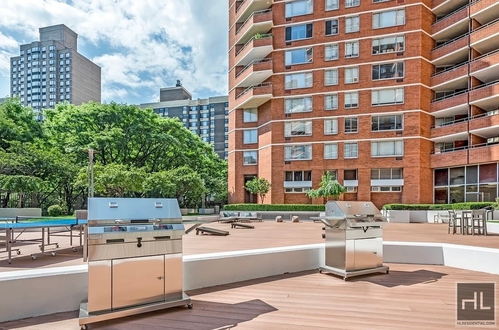 2nd Avenue - Photo 10
