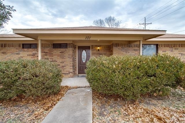 101 Teakwood Drive - Photo 1