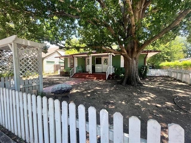 414 Marietta Street - Photo 1