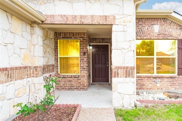 1906 Castaway Drive - Photo 2