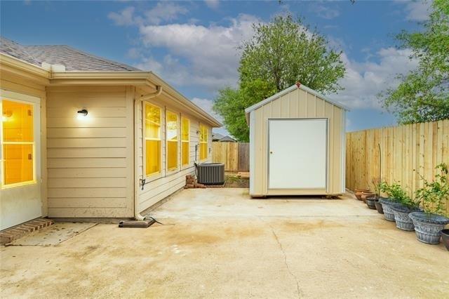 1906 Castaway Drive - Photo 28