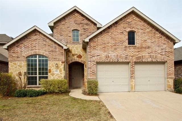 404 Hummingbird Drive - Photo 0