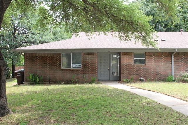2207 Canterbury Court - Photo 0