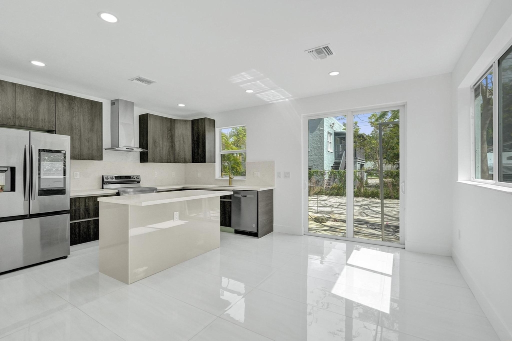 1213 W Las Olas Boulevard - Photo 0