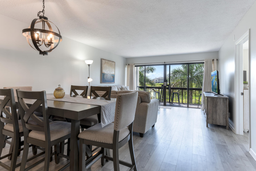 3050 Presidential Way - Photo 0