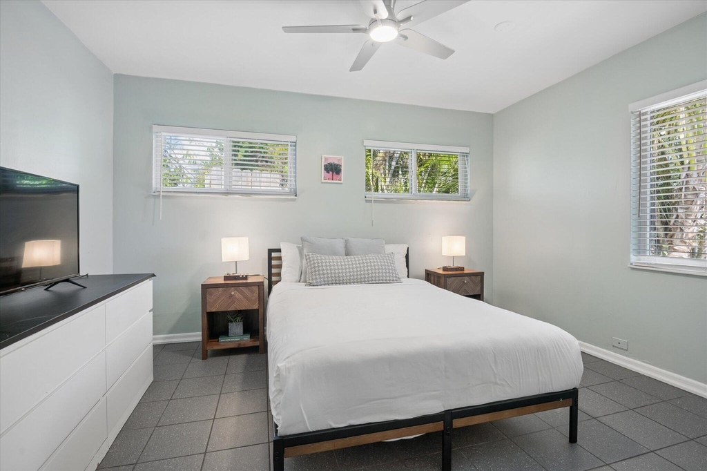 1123 Ne 14th Avenue - Photo 9