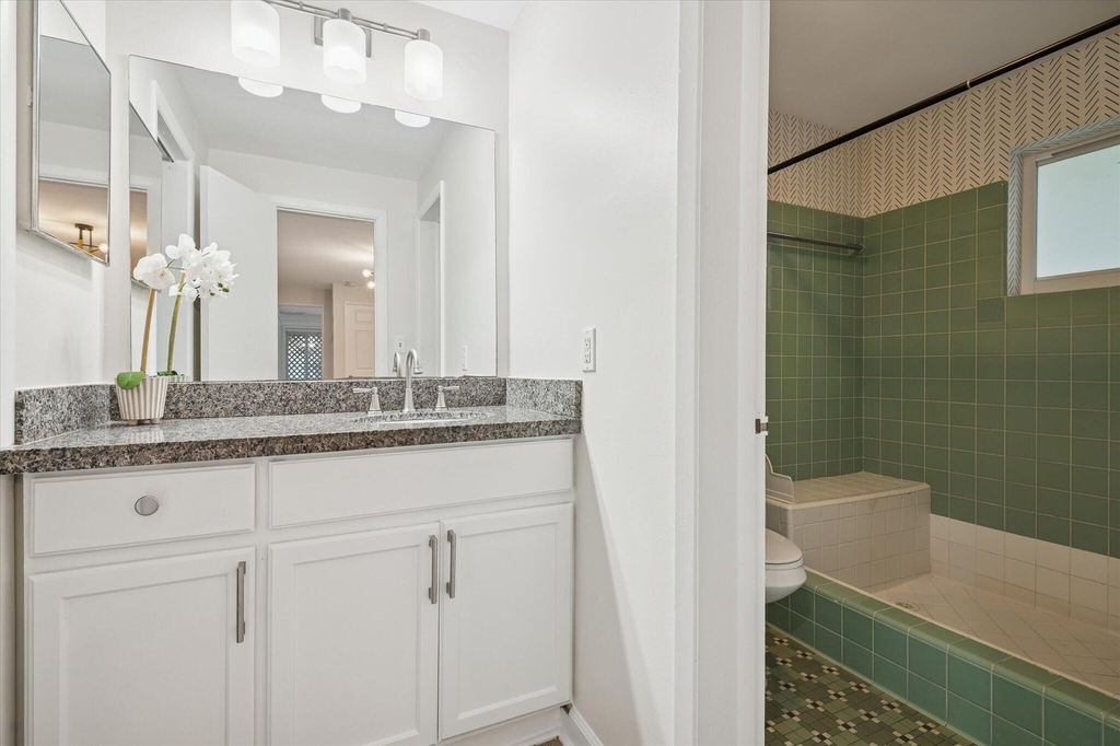 1123 Ne 14th Avenue - Photo 8