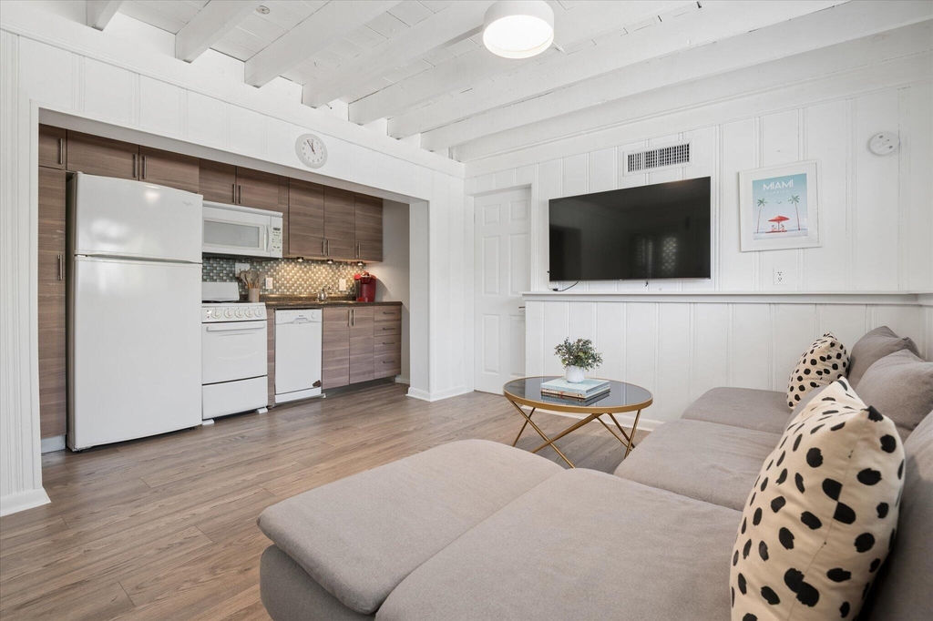 1123 Ne 14th Avenue - Photo 5