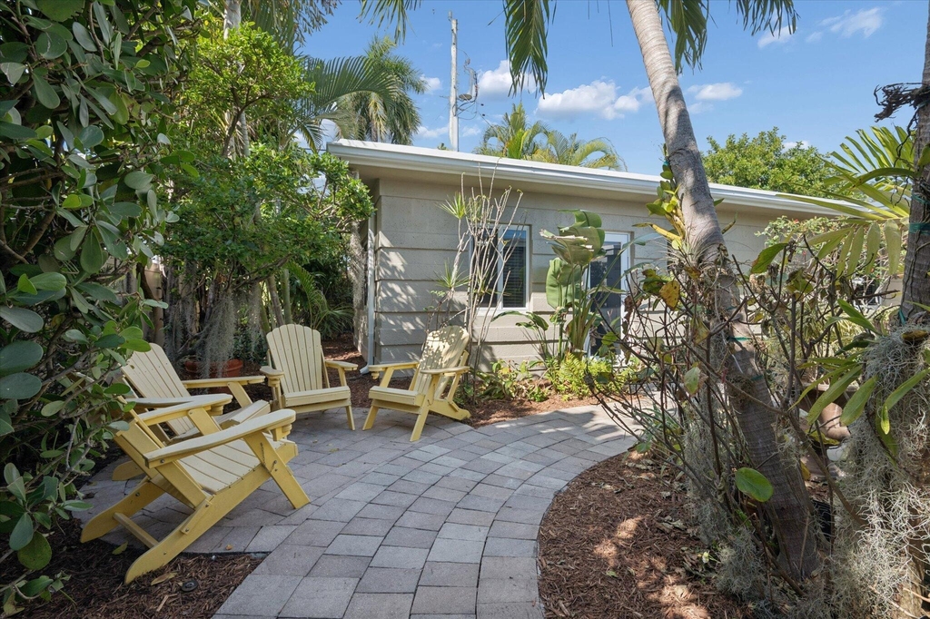 1123 Ne 14th Avenue - Photo 2