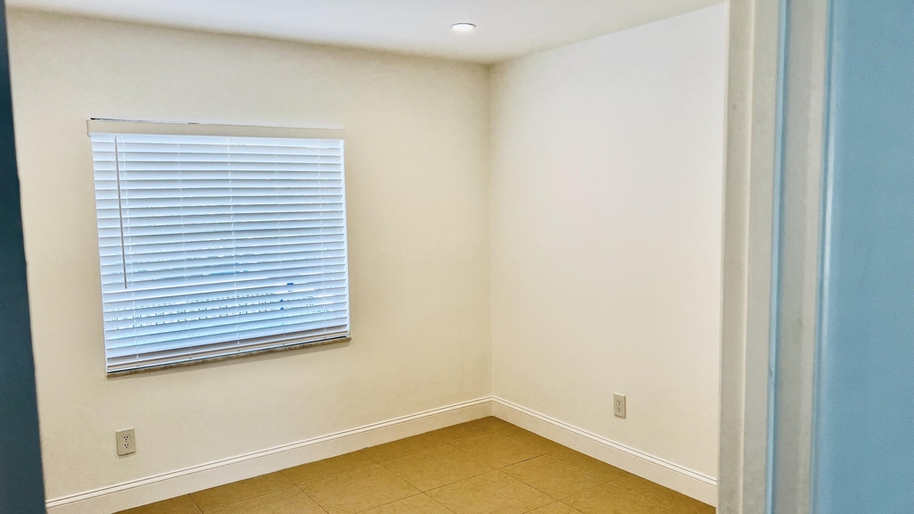 22592 Lombard Avenue - Photo 9
