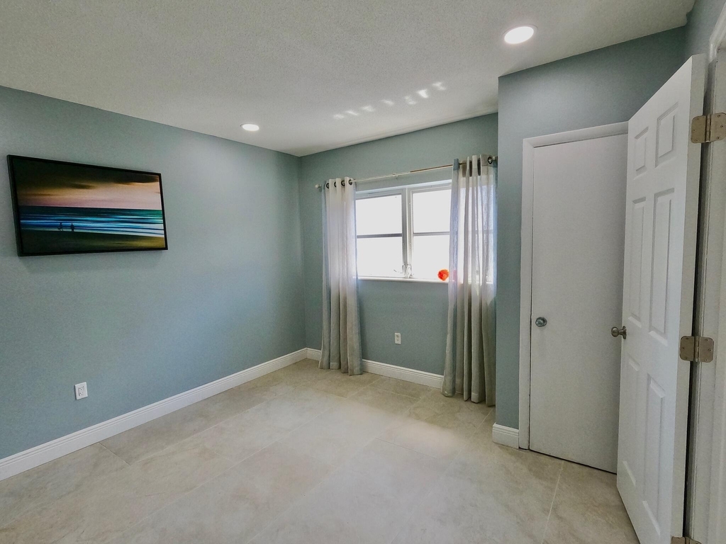 382 E Royal Palm Road - Photo 4