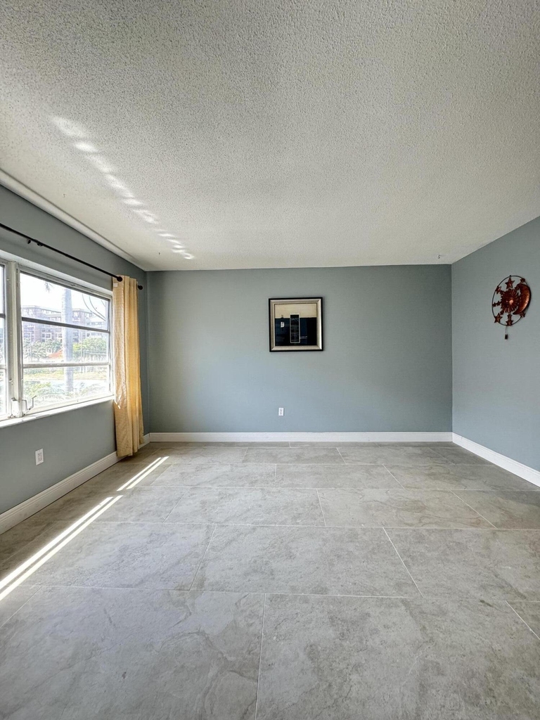 382 E Royal Palm Road - Photo 3