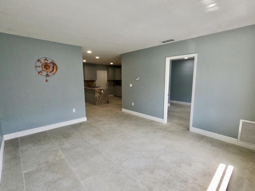 382 E Royal Palm Road - Photo 2