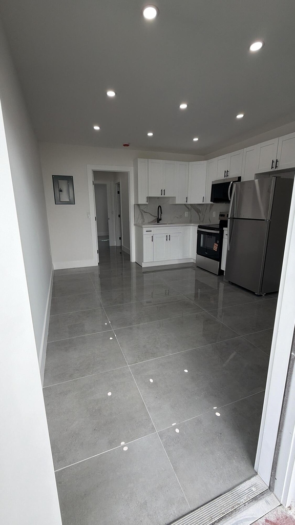 935 Jefferson Avenue - Photo 0