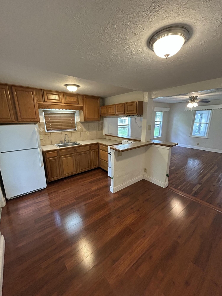 710 Se 16th Street - Photo 1
