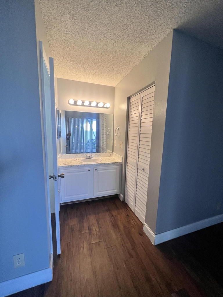 718 Executive Center Drive - Photo 6