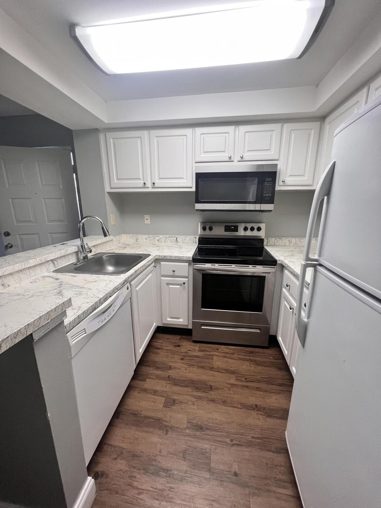 718 Executive Center Drive - Photo 3